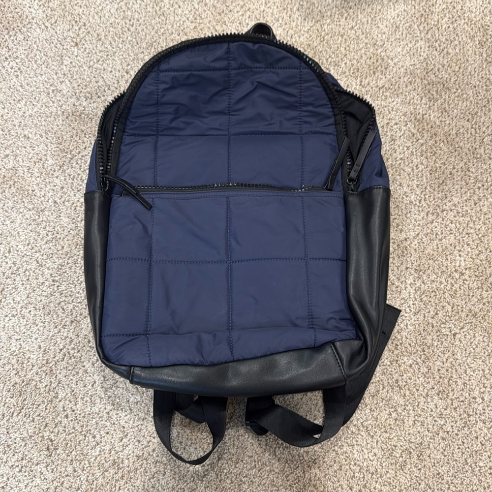 Navy blue quilted backpackk
